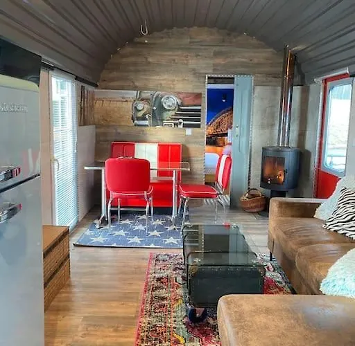 Gleis 2, Waggon mit Ofen, optional mit Whirlpool und Sauna